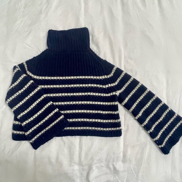 Aritzia The Group Babaton Degas Alpaca Crop Sweater in Pure Indigo Escape - Picture 3 of 7